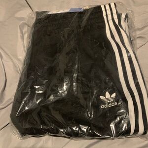 Mens Adidas Originals Firebird
Adicolor Baggy Track Pants
